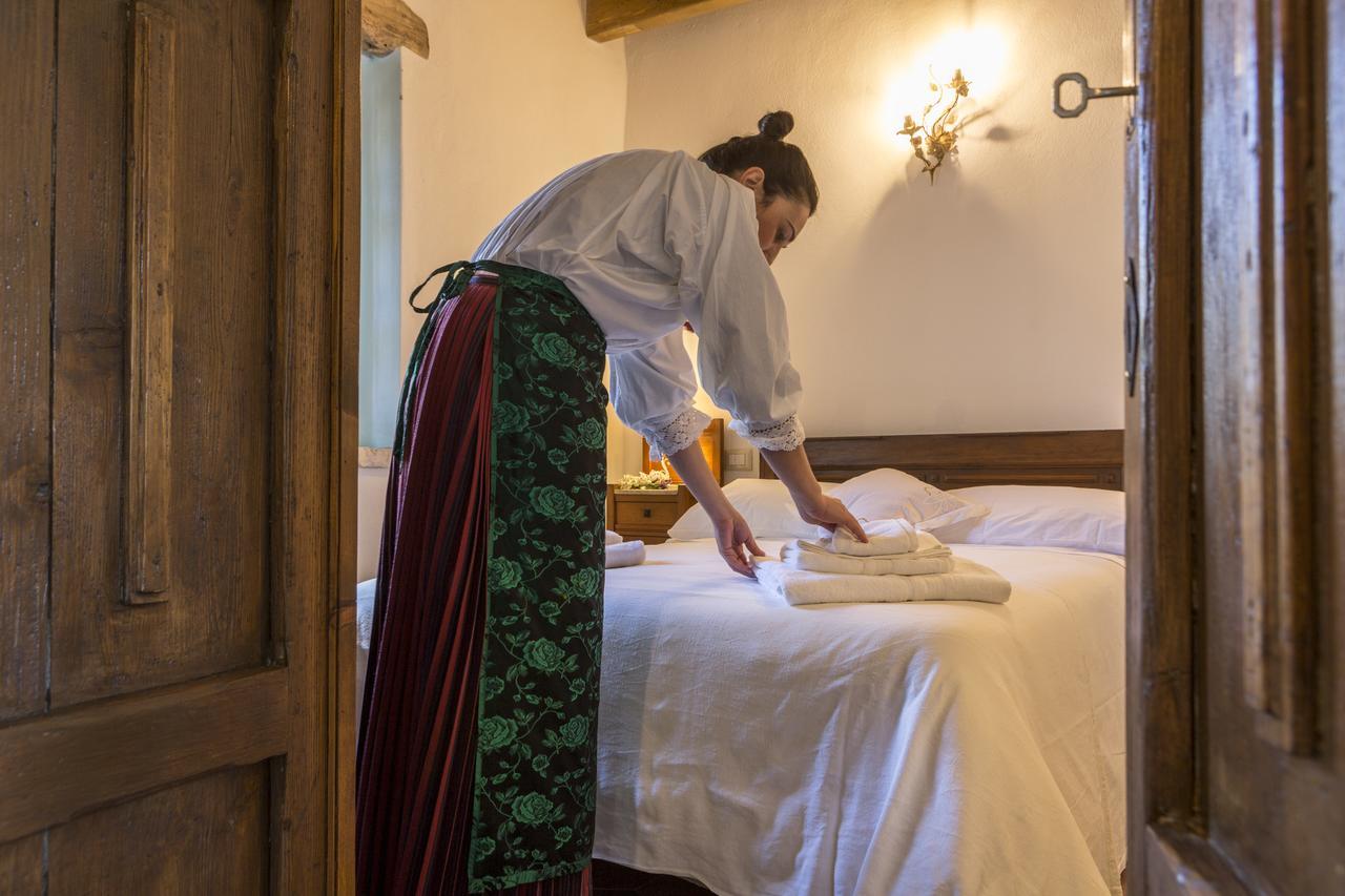 Cortis Antigas 3* Gesturi