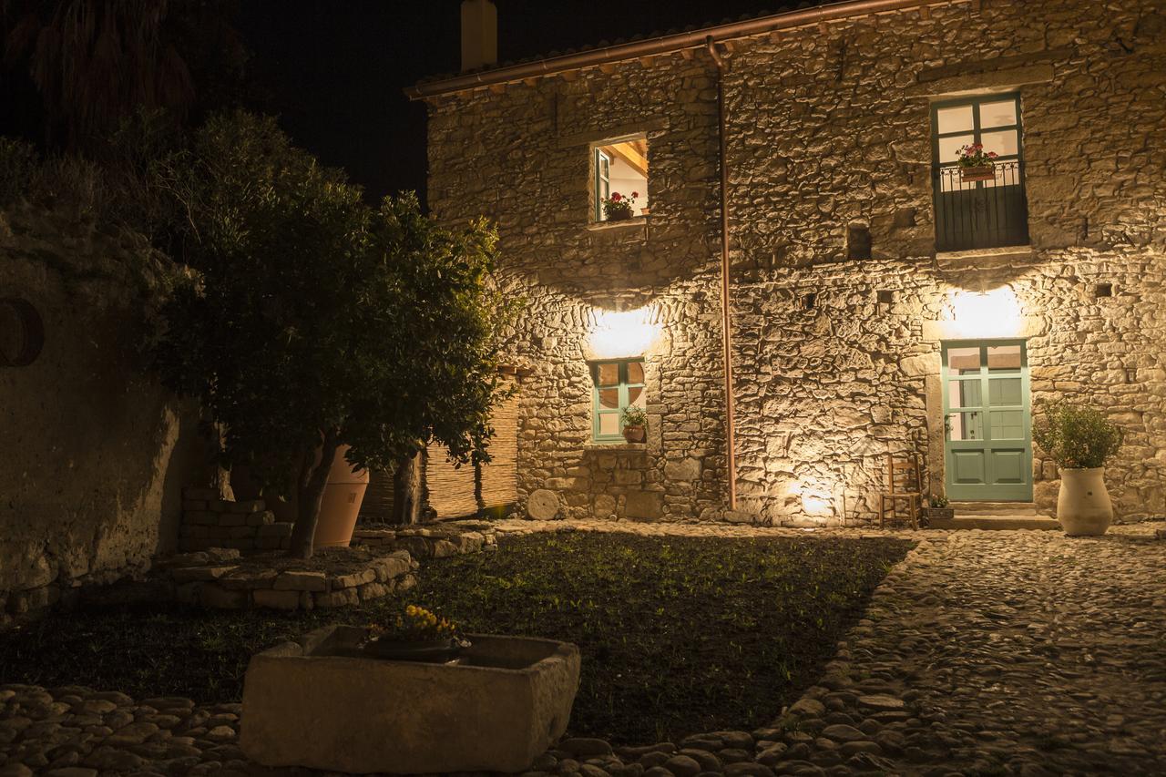 Cortis Antigas 3* Gesturi